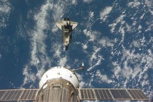 Endeavour pred pripojením k ISS