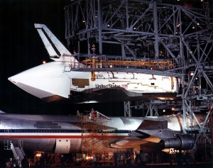 Columbia krátko po zložení z lietadla Boeing 747 (STA) 24. marca 1979, kedy prvýkrát dorazila na Kennedyho vesmírne stredisko