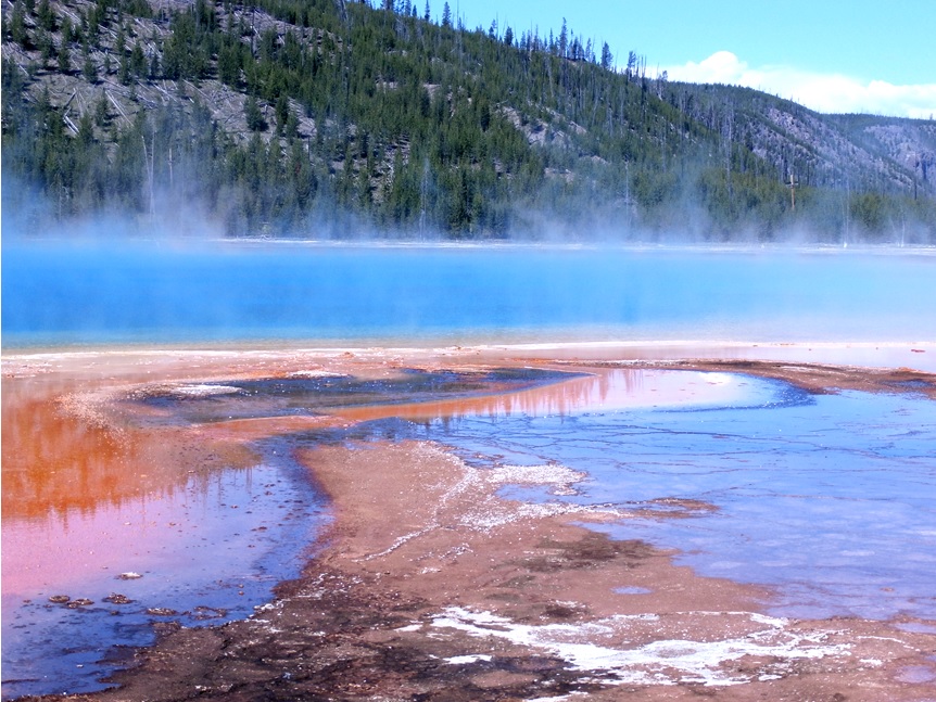 Čarovne sfarbené horúce jazierka v Yellowstonskom národnom parku