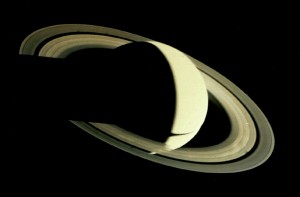 Saturn zo sondy Voyager 1