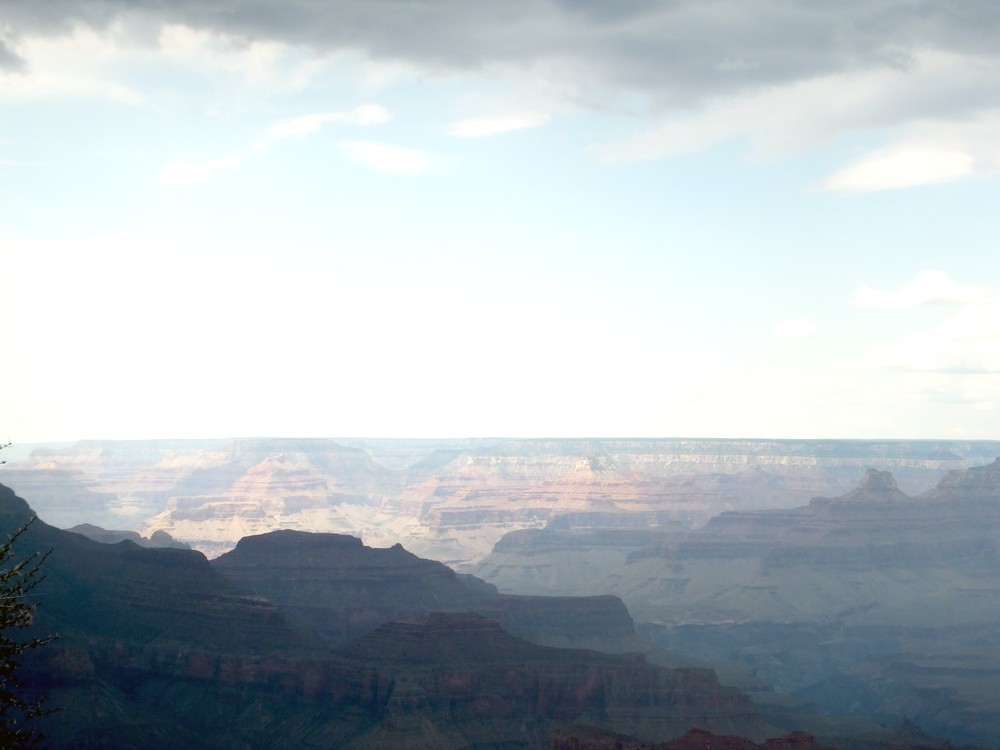 Začínajúca búrka nad Grand Canyonom