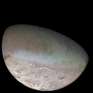 Triton na mozaike záberov sondy Voyager 2
