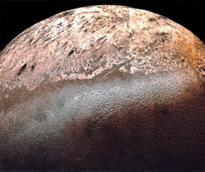 Ďalší záber z Voyageru 2 ukazuje detaily povrchu Tritona