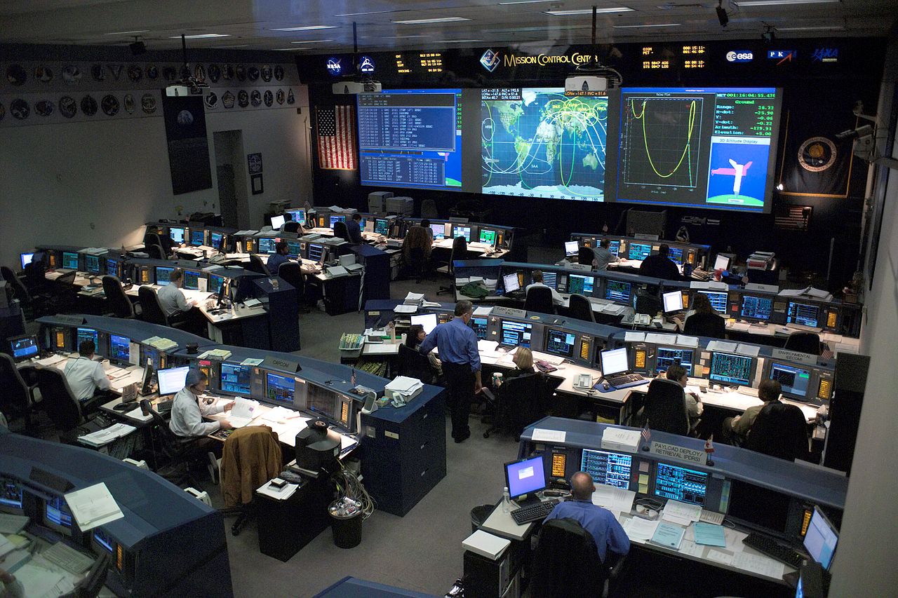 Kontrolná miestnosť pre raketoplány v Houstone. Zdroj.