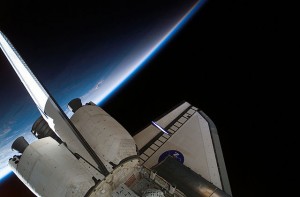 Endeavour po pripojení k ISS