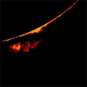 Protuberancia na okraji slnečného disku